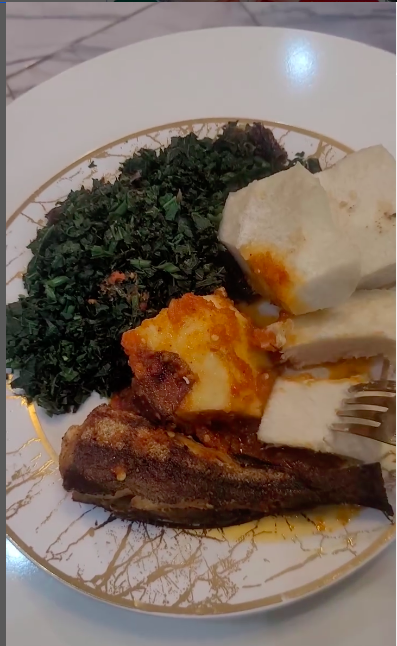 Eat or Pass? Roasted Yam and Plantain with Vegetables: A Delicious and Nutritious Meal Option