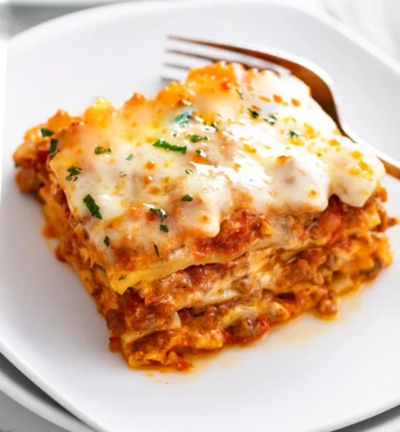 Easy Homemade Lasagna Recipe: Perfect for Family Dinners