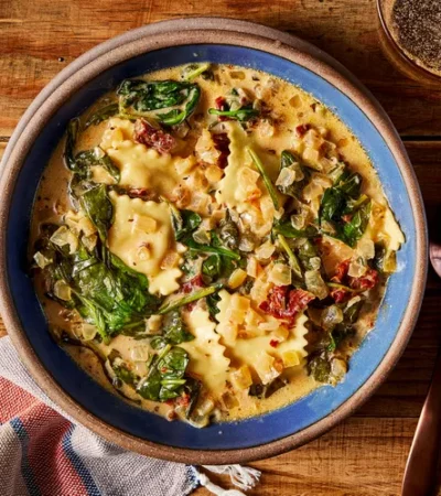 Creamy Sun-Dried Tomato & Spinach Soup with Ravioli