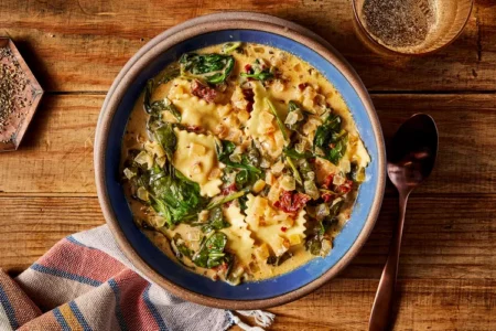 Creamy Sun-Dried Tomato & Spinach Soup with Ravioli